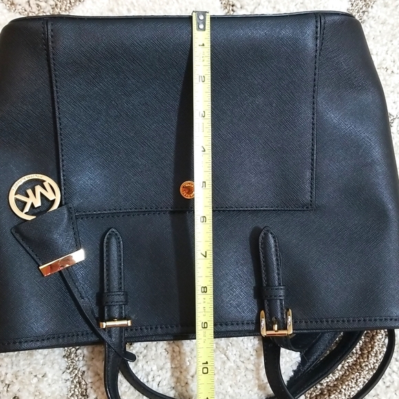 Michael Kors jet set large tote in black w/gold accents - Picture 13 of 14